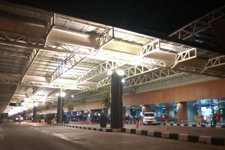 Gedung terminal Bandar Udara Maimun Saleh
